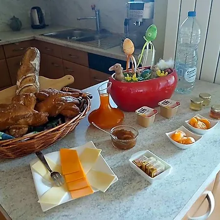 Aux Pieds Des Vignes Classee 2clefs Local Pour Velos Bed and Breakfast 3*